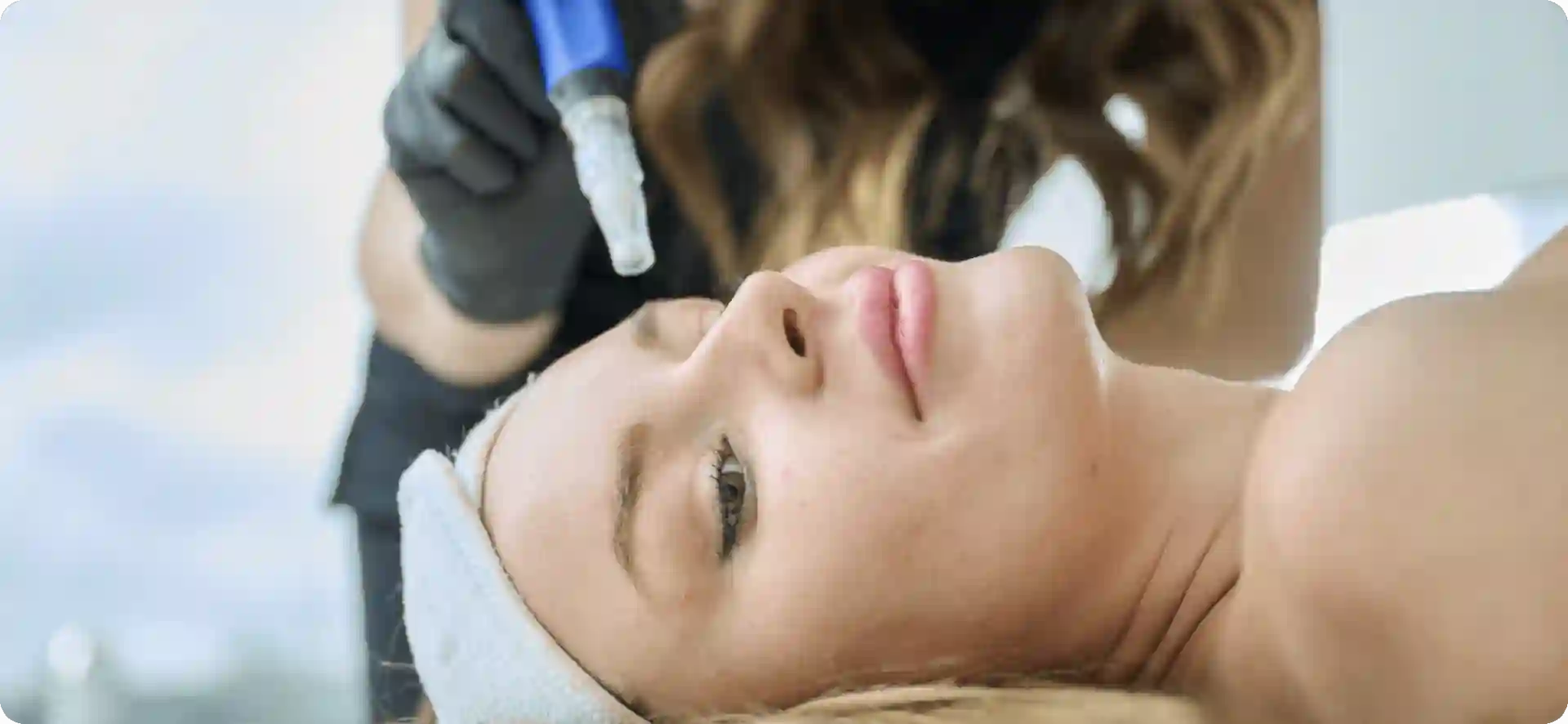 How Do Microneedles Trigger New Collagen and Elastin in Loose Skin Uxbridge?